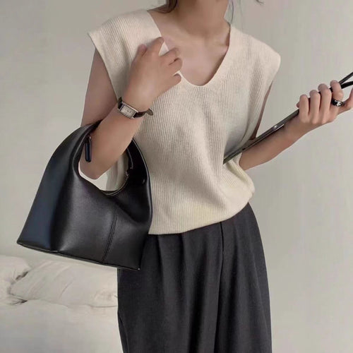 Gilet tricoté pour femmes avec décolleté en V profond et coupe aérienne Chic & Stil