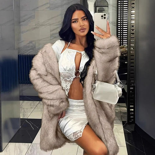 Ladies Oversized Faux Fur Coat with Luxurious Lining and Elegant Cut Amarae
