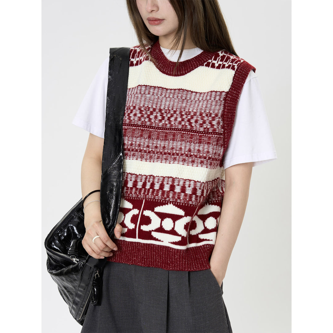 Women Jacquard knit vest with round neck and boxy silhouette Amarae