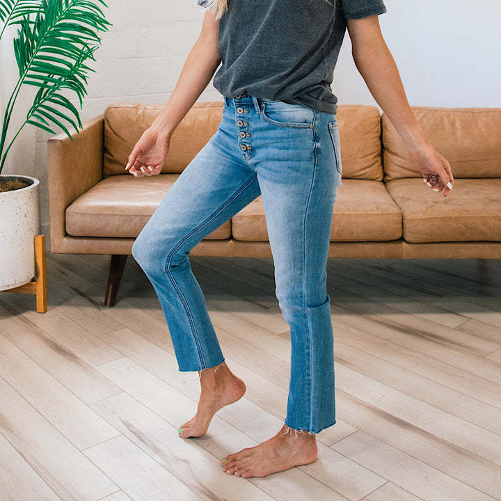 High-waisted jeans for women with button closure and distressed hem Lune London