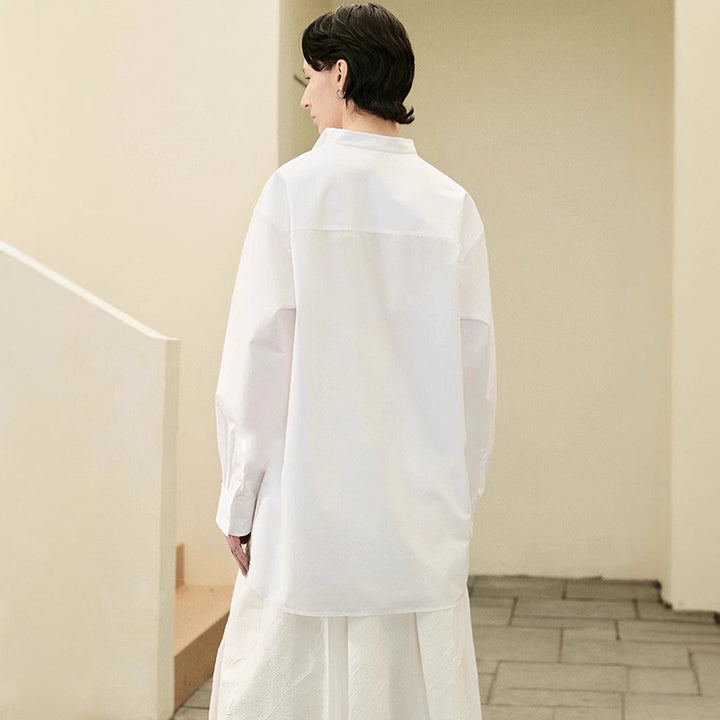 Chemise à manches longues pour femme avec patte de boutonnage minimaliste et poche poitrine Chic & Stil
