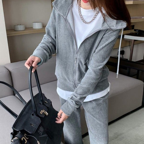 Women's Cozy Sports Set with Zipper and Loose Fit Chic & Stil