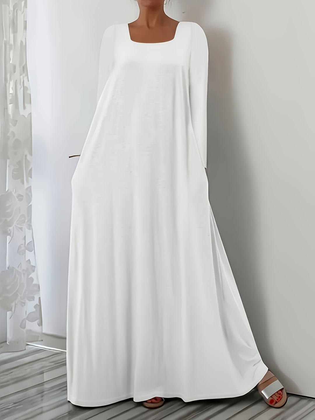 Maxi dress with a loose fit for women with practical pockets Lune London