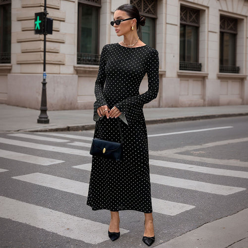 Robe maxi femme avec un design à pois à la mode et des manches élégantes Chic & Stil