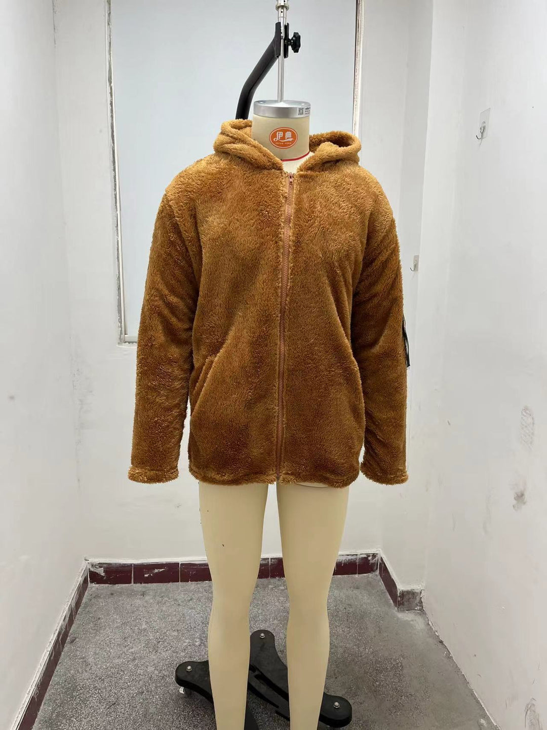 Comfortable fleece jacket for men with a large hood and zipper Lune London