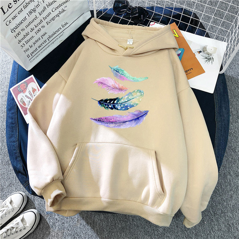 Women's hoodie with artistic feather motif Chic & Stil