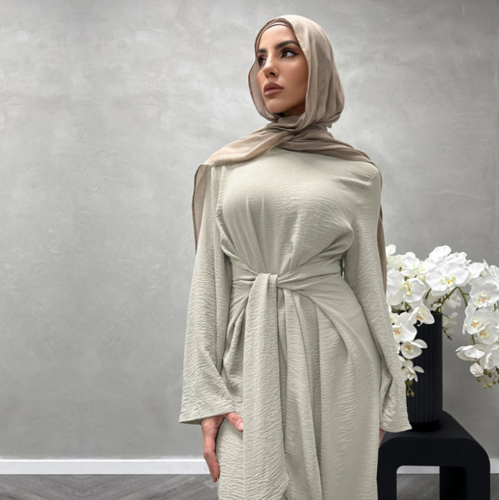 Trendy women's maxi dress in fluid fabric with wide sleeves Lune London