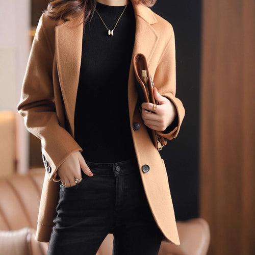 Ladies elegant wool blazer with practical pockets Amarae