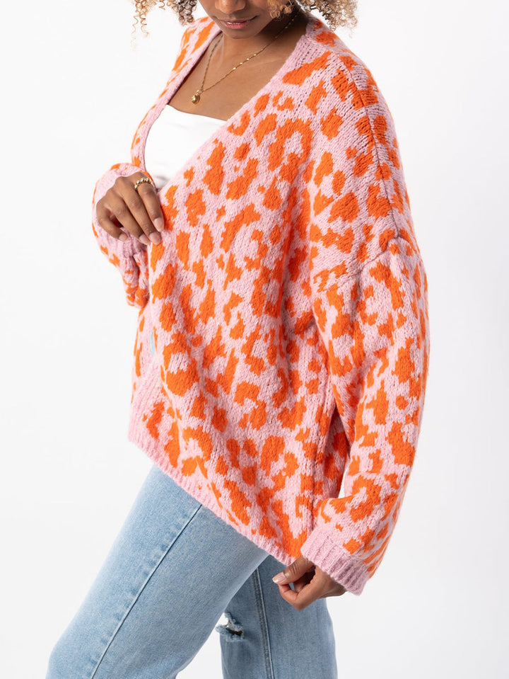 Ladies Chunky Knitted Cardigan with Stylish Leopard Pattern and Comfortable Oversized Details Lune London