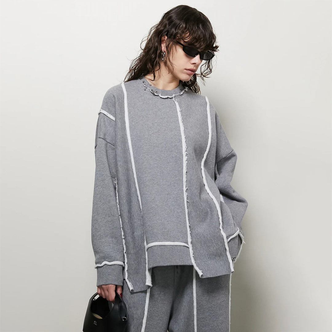 Oversized sweatshirt for women with a relaxed fit and trendy design elements Lune London