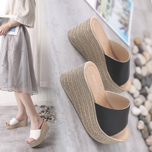 Comfortable platform sandals for women with an elegant strappy design and a cushioned insole Amarae