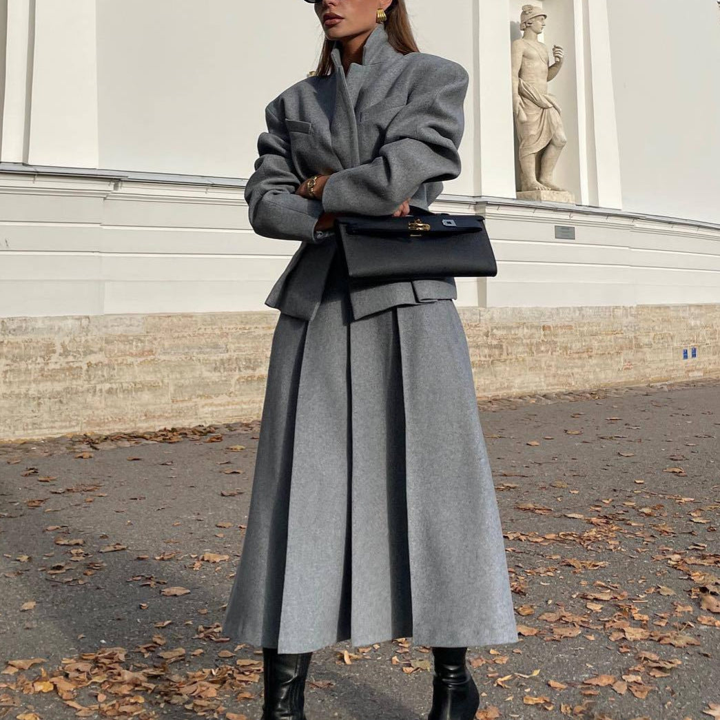 Elegant and modern outfit for women with fitted blazer and flared skirt Lune London