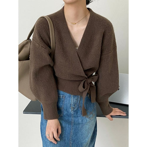 Pull élégant pour femmes à enrouler avec col en V et cordon de serrage à la taille Chic & Stil