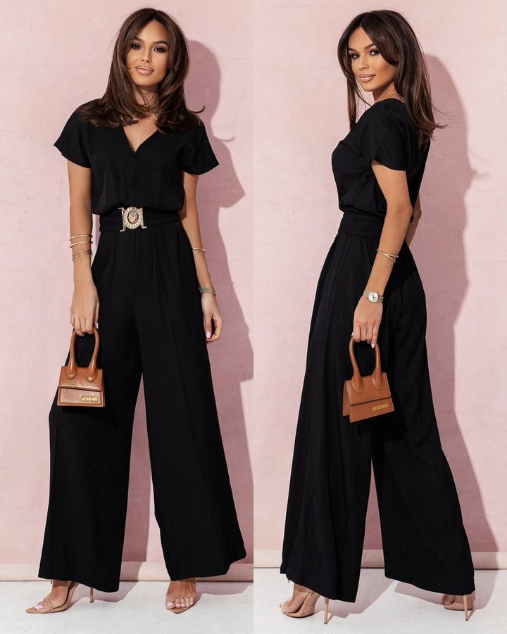 Stylish women's jumpsuit with wide cut and belt Lune London