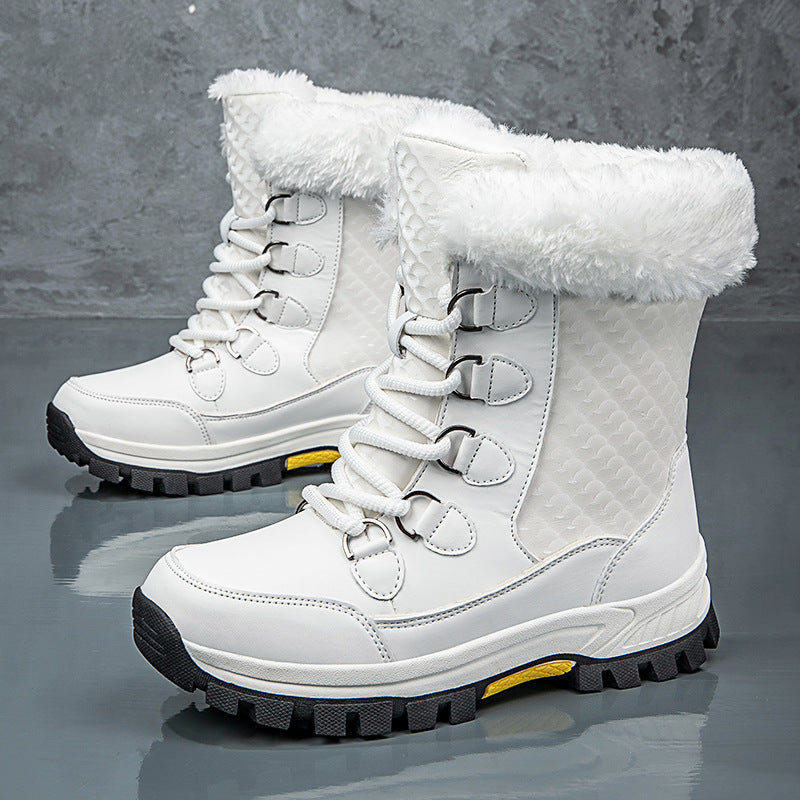 Women's winter hiking boots with insulating lining and non-slip sole Lune London