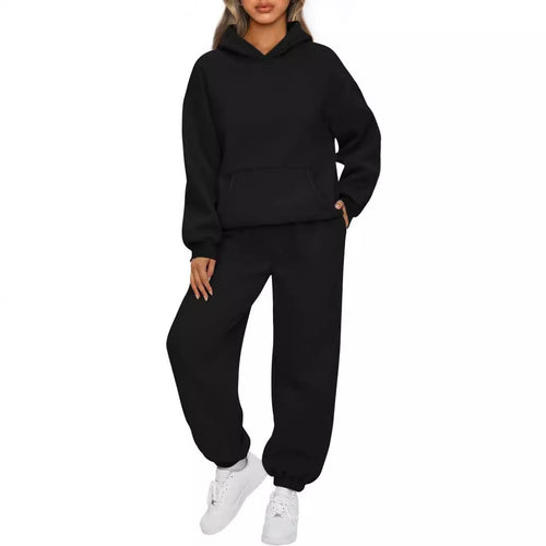 Women's comfortable hoodie suit made of high-quality sweatshirt material with practical pockets Chic & Stil