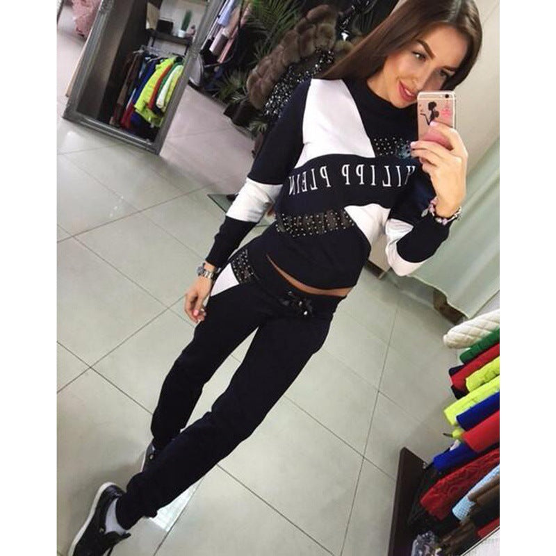 Women's sports set with a modern graphic design and an elastic waist Lune London