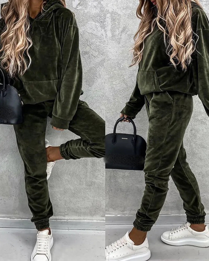 Women high-quality velvet lounge set with hoodie and comfortable pants Lune London