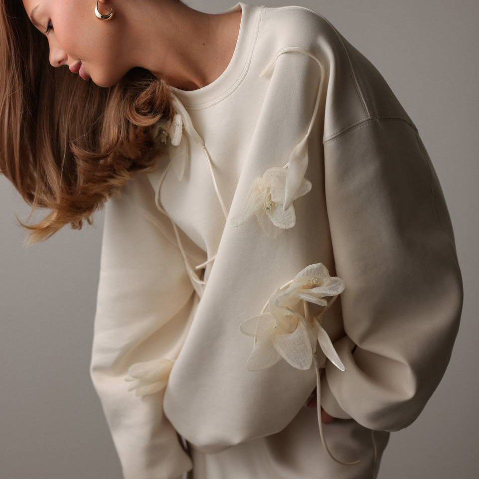Women's sweatshirt with floral appliqués and a chic casual cut