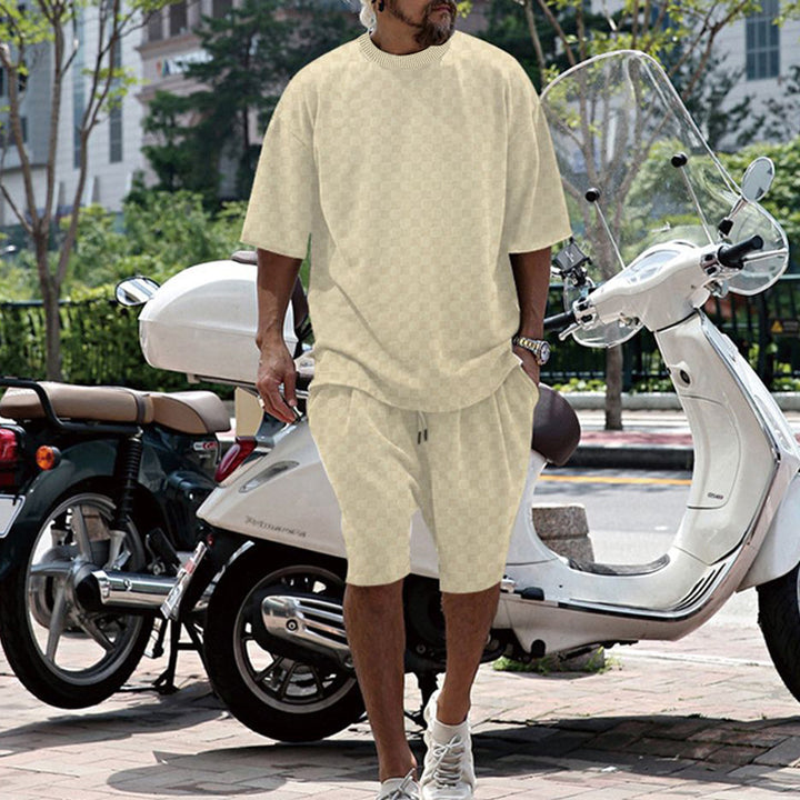 Comfortable summer outfit for men with oversized T-shirt and shorts Lune London