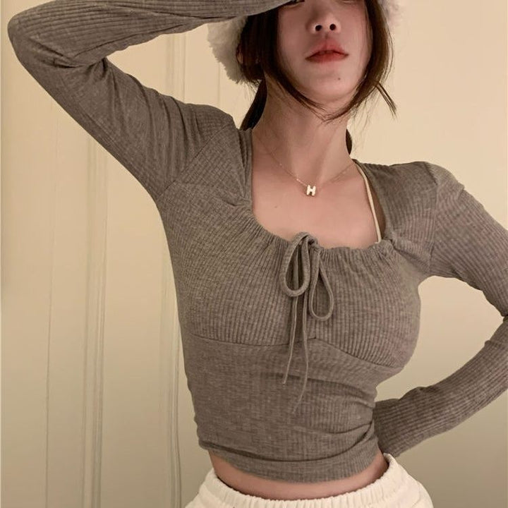 Women's fitted top with gathers and subtle neckline Chic & Stil