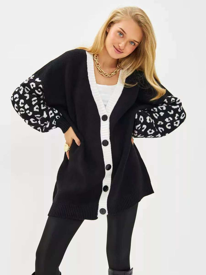 Ladies cardigan with contrasting sleeves and a trendy pattern Lune London