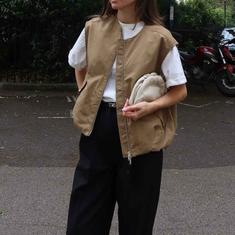 Ladies quilted vest with practical pockets and elastic waist Lune London