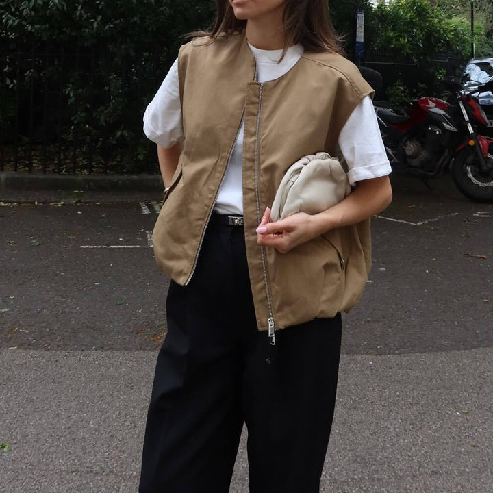 Ladies quilted vest with practical pockets and elastic waist Lune London