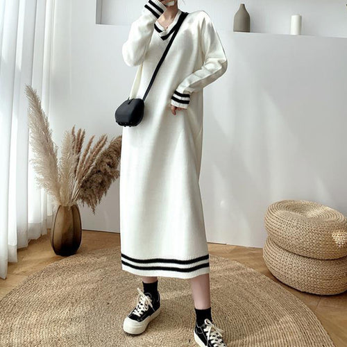 Robe tricotée élégante pour femmes avec décolleté en V et poignets contrastants Chic & Stil