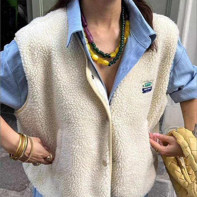 Trendy women's vest with fleece lining and practical pockets Lune London