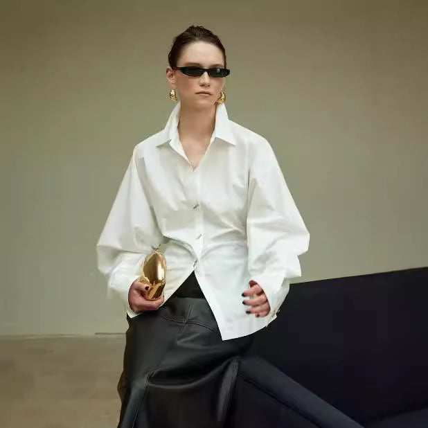 Blouse designer femme avec des manches volumineuses et des détails de boutons exquis Chic & Stil