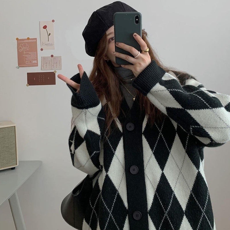 Chunky knit cardigan for women with modern diamond pattern and button closure Lune London