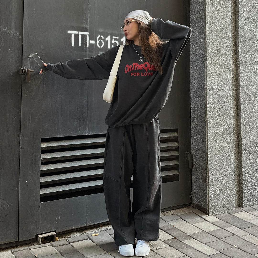 Casual lounge set for women with oversized sweatshirt and wide pants Lune London