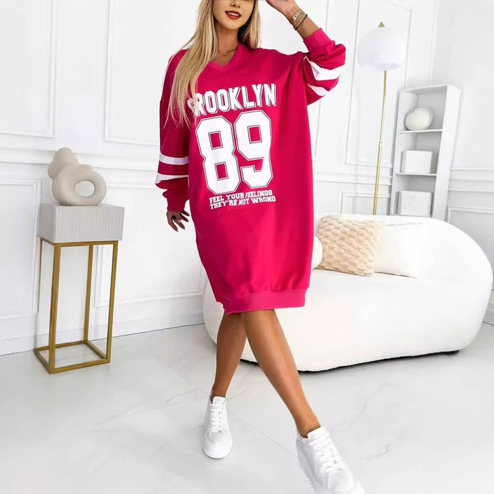 Oversized casual sports dress for women with V-neck and contrasting sleeves Lune London
