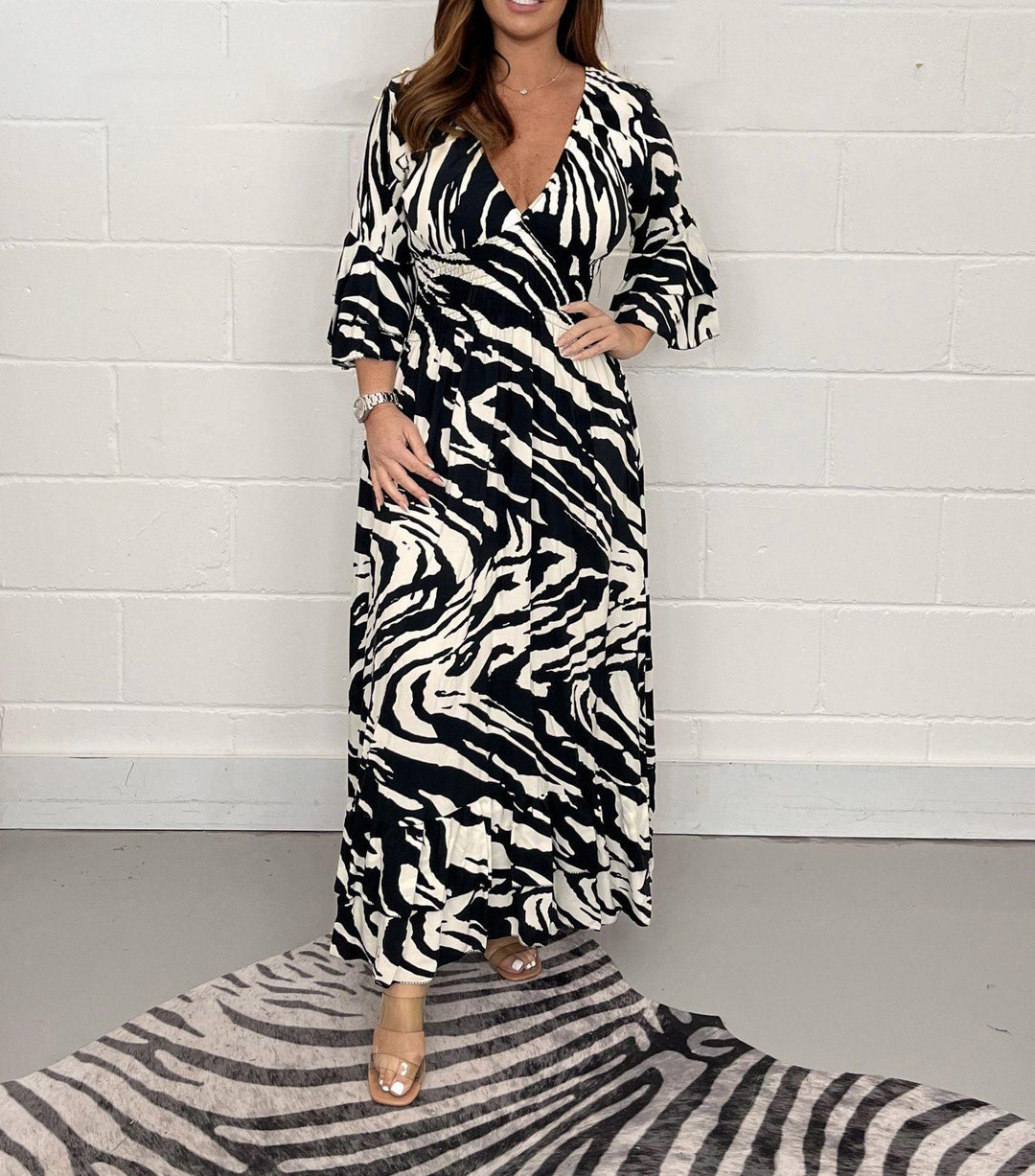 Maxi dress for women with V-neck and flounces Lune London