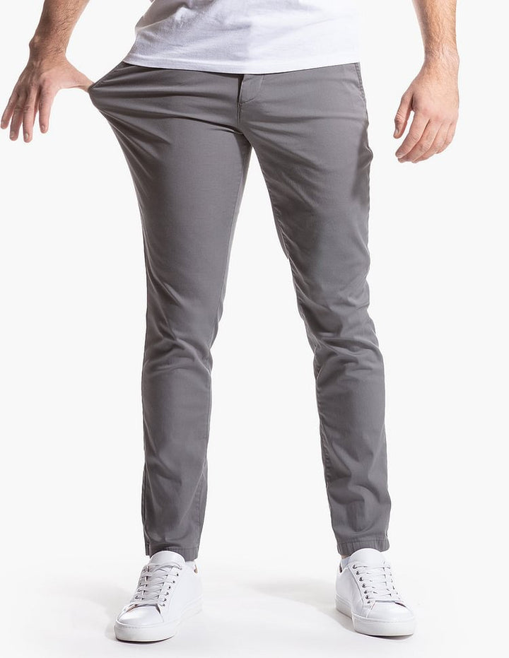 Slim-fit chino pants for men in breathable material Lune London