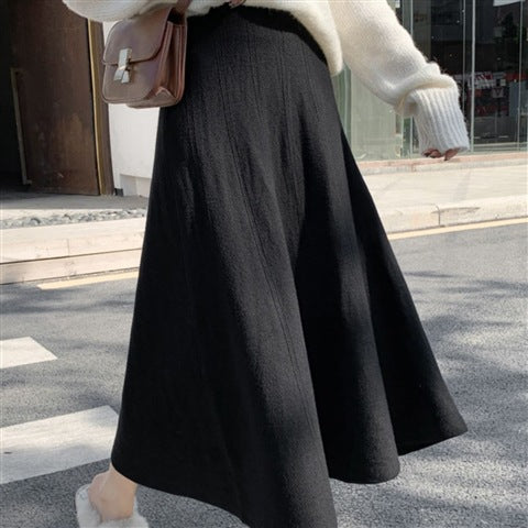 Elegant midi skirt for ladies with a relaxed fit and a decorative textured pattern Lune London