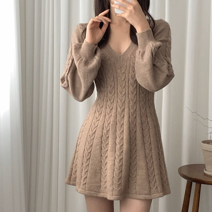 Robe en tricot pour femmes avec décolleté en V et design sans manches Chic & Stil