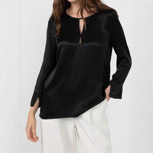 Ladies Elegant blouse with an innovative opening design and a cozy material Amarae