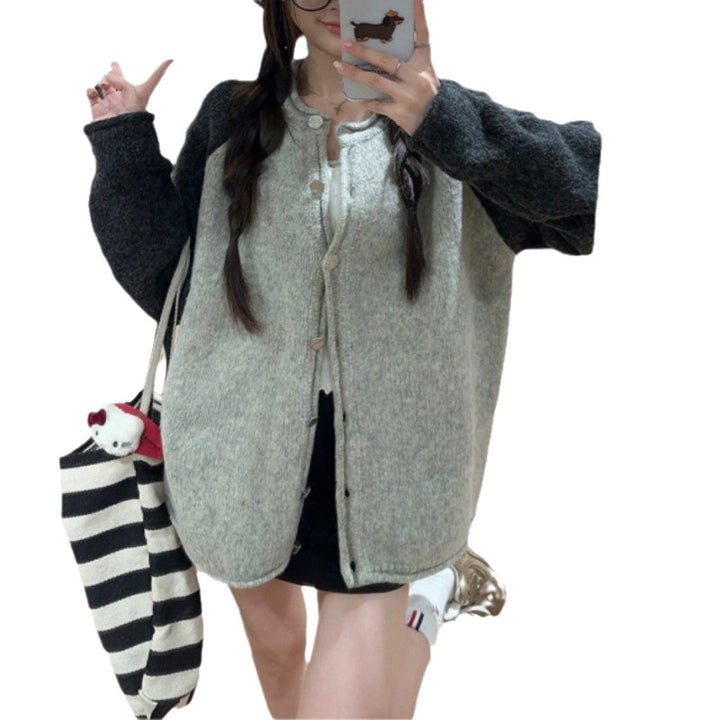 Veste en laine confortable pour femmes avec des manches contrastantes et fermeture par boutons Chic & Stil