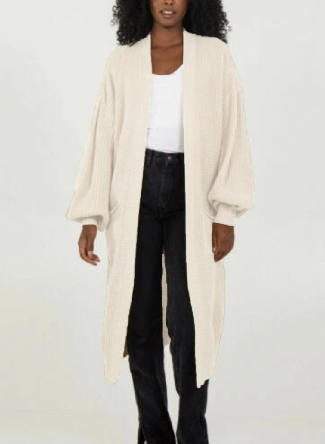 Plus size knitted cardigan for women with voluminous sleeves and an opening at the front Lune Londonl