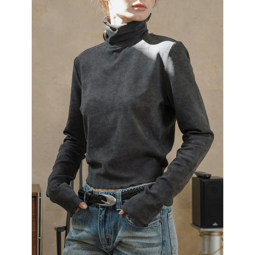 Women's Body-Hugging Long Sleeve Shirt with High Funnel Neck and Thumb Holes in Velvet Look Amarae