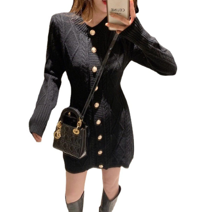 Robe en tricot pour femmes avec design en câble et élégant plastron de boutons Chic & Stil