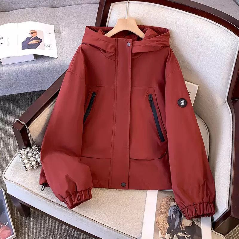 Veste de transition sportive pour femmes avec design de capuche pratique Chic & Stil