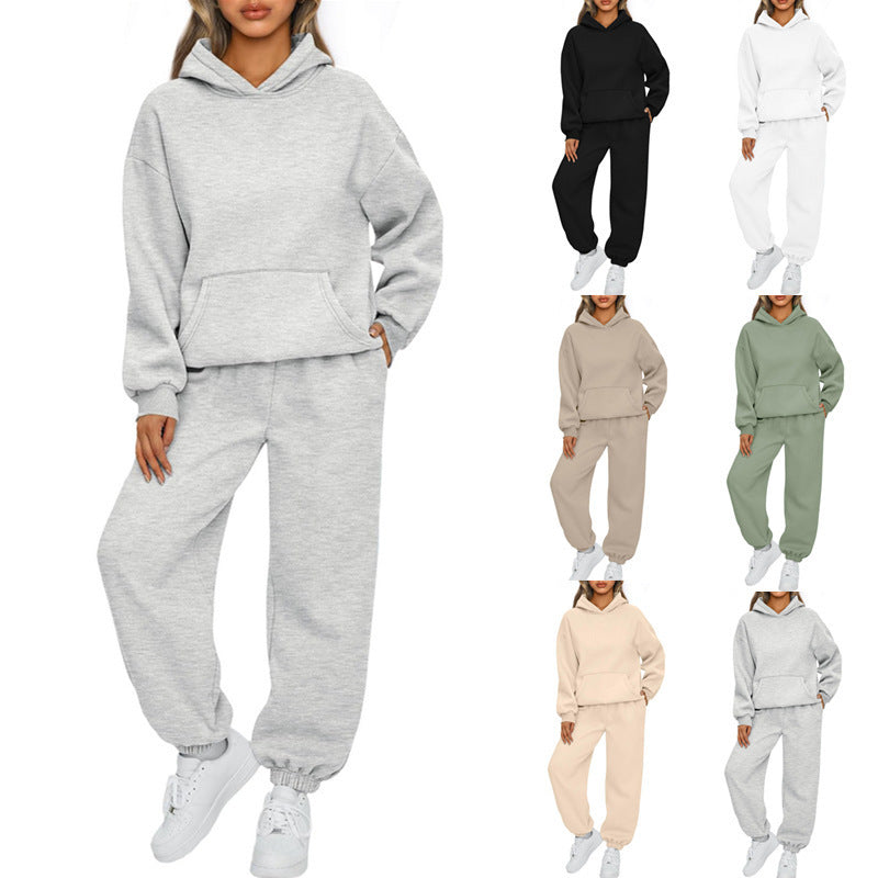 Ladies comfortable tracksuit with practical pockets Lune London
