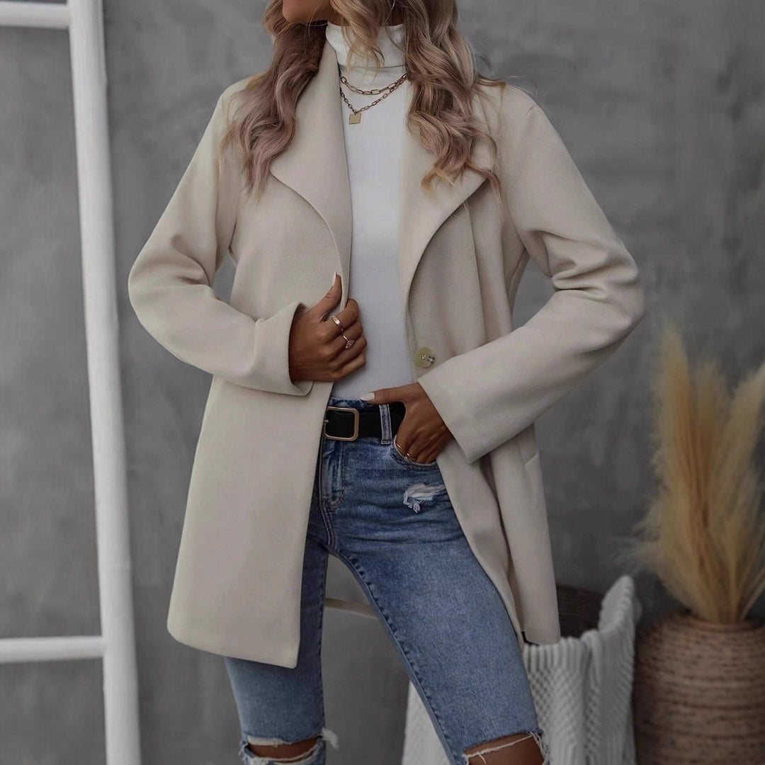 Ladies elegant short coat with minimalist cut Lune London