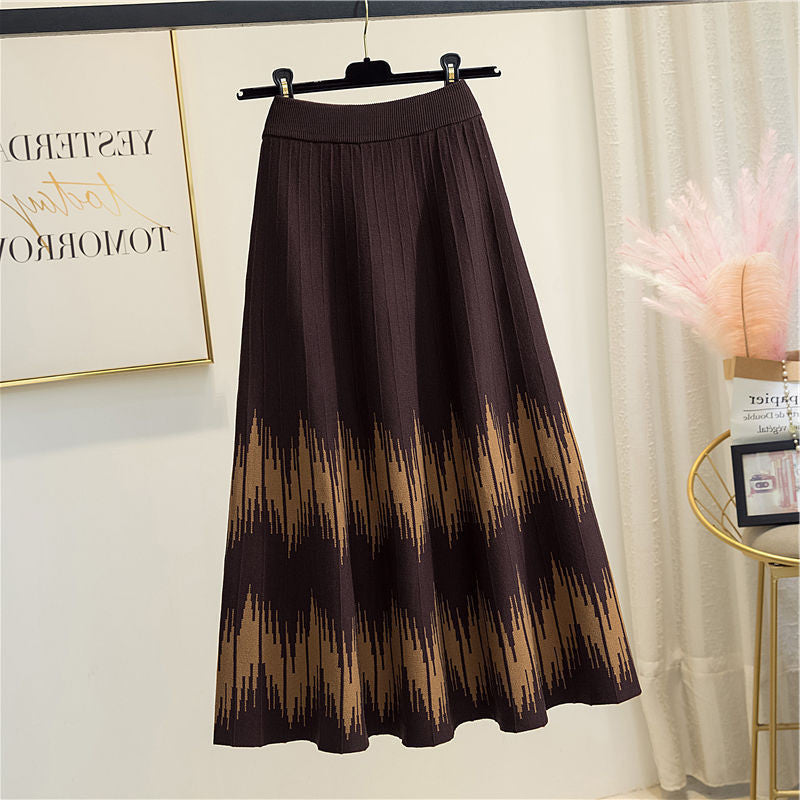 Maxi skirt for women with an elegant wavy pattern and a fine rib structure Lune London