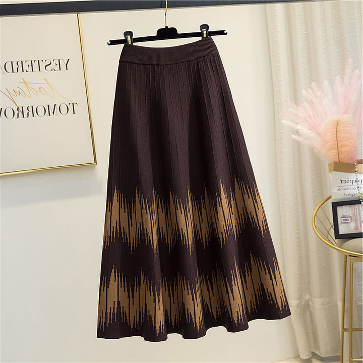 Maxi skirt for women with an elegant wavy pattern and a fine rib structure Lune London
