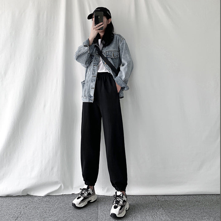 Ladies comfortable sports pants with elastic waistband and modern details Lune London
