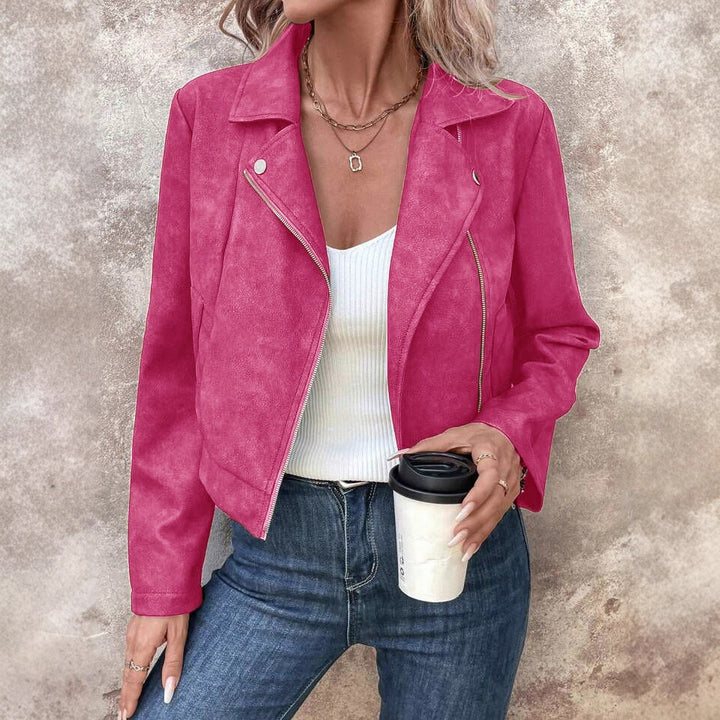 Veste de biker en simili cuir décontractée pour femmes avec une coupe moderne et des accents élégants Chic & Stil